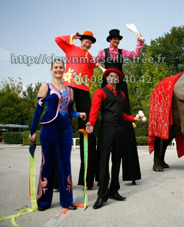 artistes de cirque dans les rues